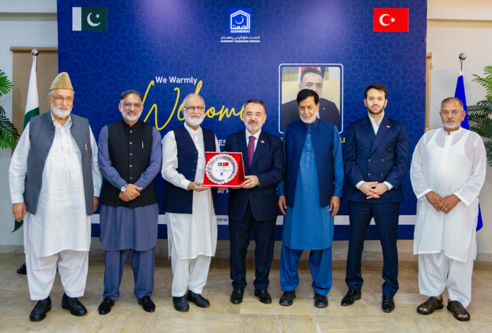 Türkiye Ambassador Dr. Irfan Neziroglu visits Alkhidmat Foundation headquarters and registers as a volunteer.