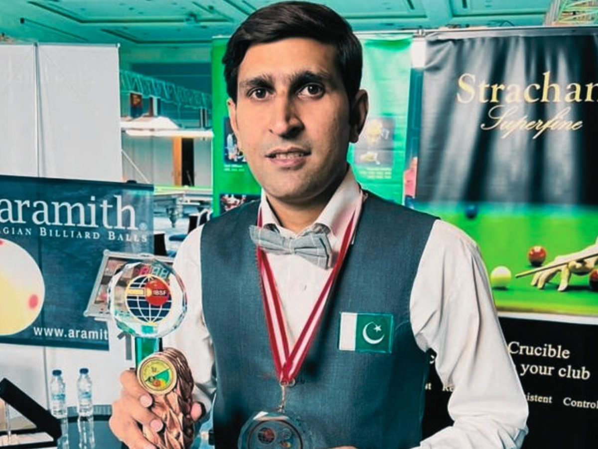 Babar Masih showing his medal and trophy