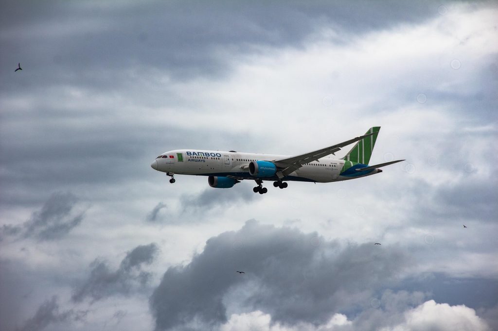 Boeing 787 Dreamliner FLYING IN THE AIR